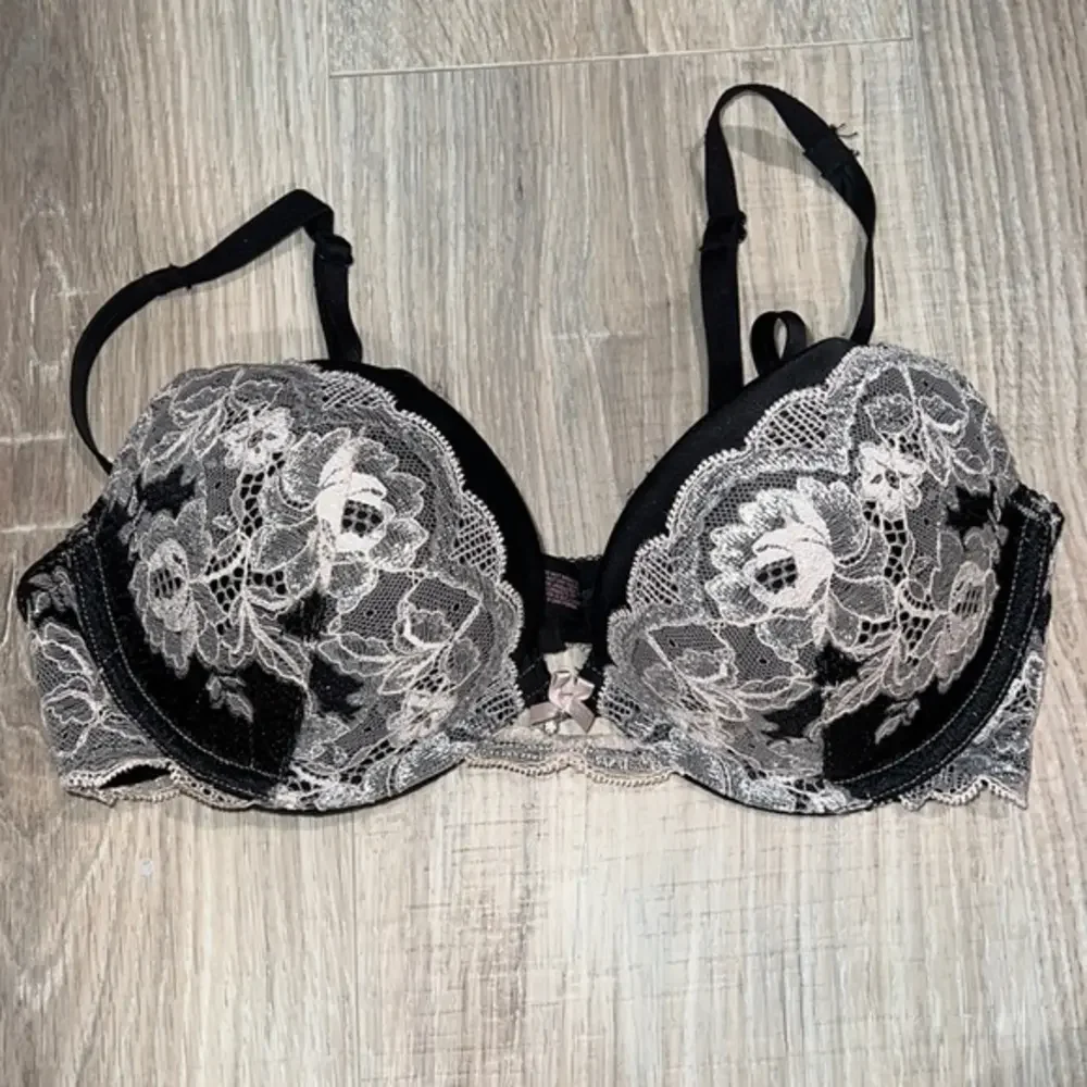 Victoria’s Secret bra lacy push‎ up bra super soft